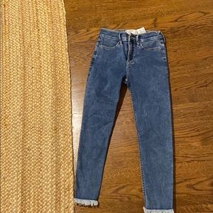 Abercrombie girls high rise ankle jeans!